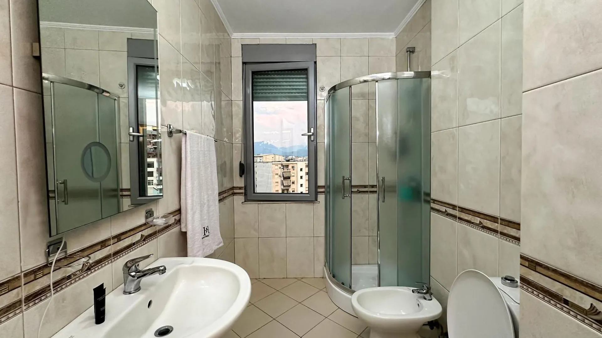 Home Select Tirana 4